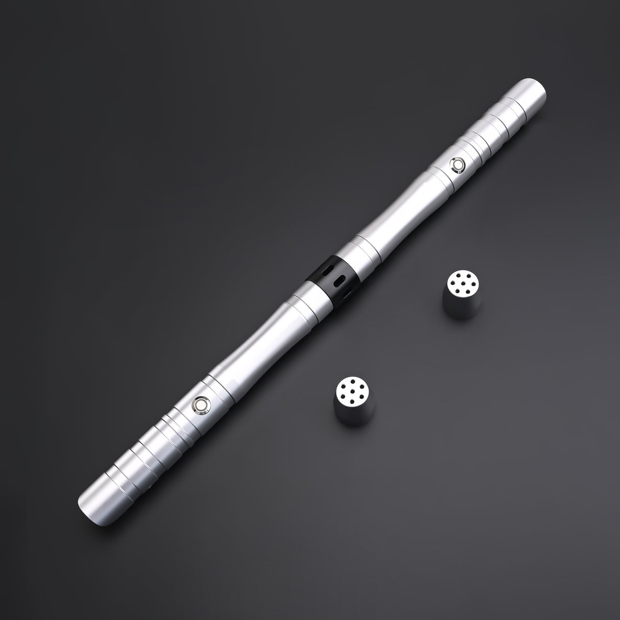 Leiser Hieb mit zwei Klingen