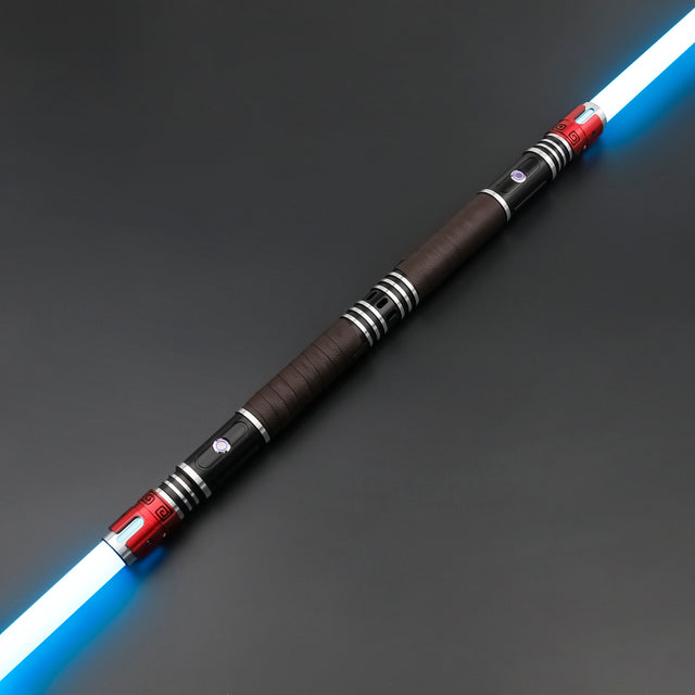 Épée à double tranchant de l'acolyte