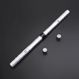 Leiser Hieb mit zwei Klingen