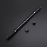 Leiser Hieb mit zwei Klingen