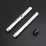 Leiser Hieb mit zwei Klingen